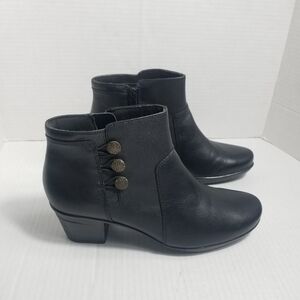 COLLECTION BY CLARKS WOMEN'S SOFT CUSHION BLACK HEELED BOOTS SIZE 8